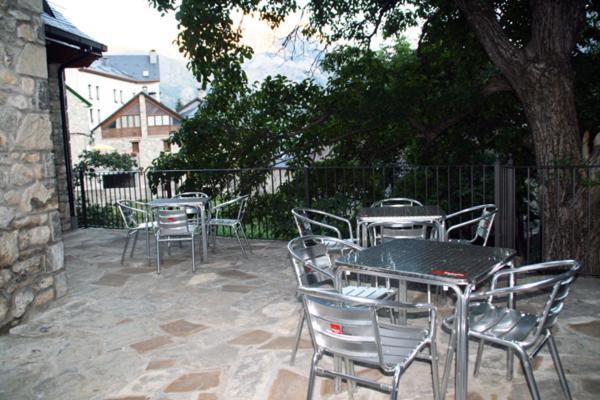 Hostal Rural Casa Parda Tramacastilla de Tena Bagian luar foto